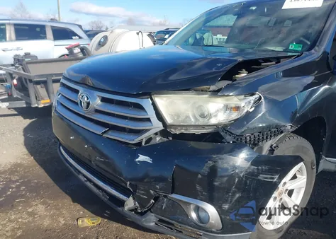 2013 Toyota Highlander Se V6 z USA, uszkodzony, nr VIN 5TDBK3EH3DS200165